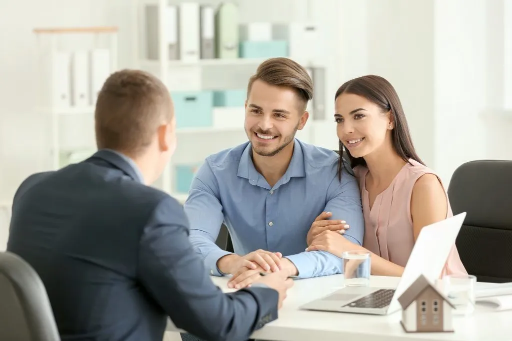 Why Using the Services of a Mortgage Agent Makes Sense in Lethbridge’s Housing Market